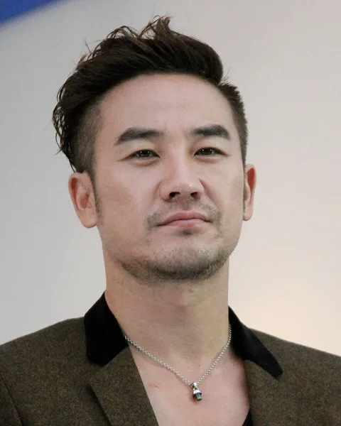 オム・テウン