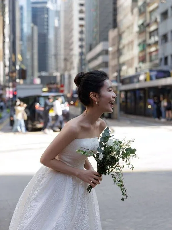 Shin Ji-soo, former 'Superstar K3' contestant, becomes a 'new bride' after finding love between Seoul and Hong Kong