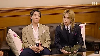Jimin (BTS) gây ấn tượng với mái tóc vàng tại Cung điện Mexico