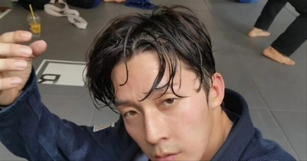 Heo Kyung Hwan hides in Japan to avoid crowds of Korean tourists