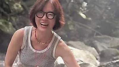 オ・ヨンス、50代とは思えない清涼感。済州島の渓谷で自然を満喫