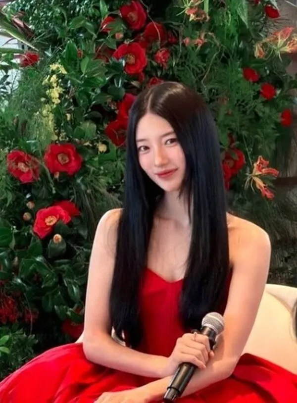 Suzy diện váy đỏ quyến rũ, sở hữu nhan sắc mộng mơ và vóc dáng thanh mảnh