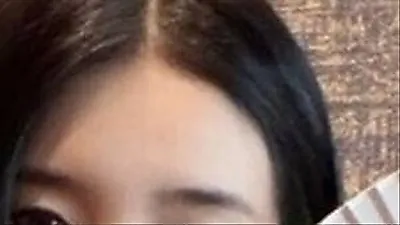 Bae Suzy gây mê với vẻ đẹp mộng mơ trong bộ váy đỏ quyến rũ