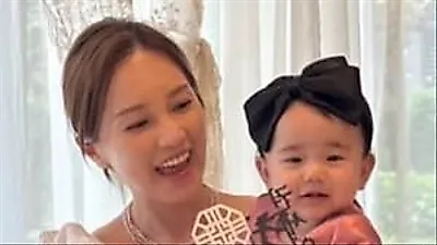 Ayumi đau lòng khi con gái 2 tuổi phải gây mê để cấp cứu