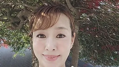 54歳キム・ウォニの帰還、華やかさより長く残るのは時間の美学