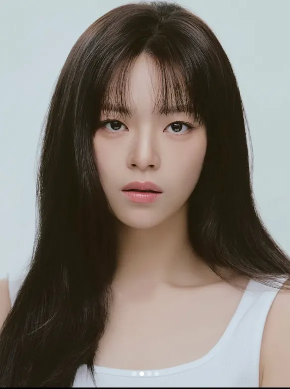 TWICE's Jeongyeon Confronts Weight Gain Rumors Head-On, Aiming for Acting Career After Losing Baby Fat