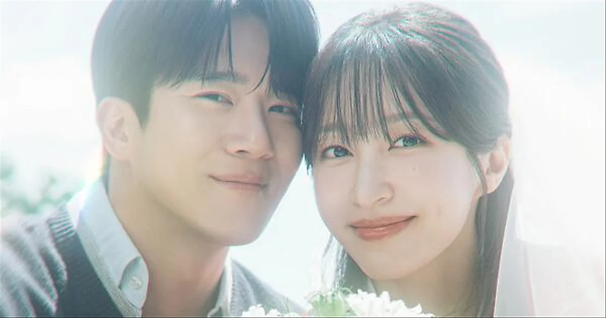 Hani (EXID) diện váy cưới lộng lẫy, sánh đôi cùng Ha Seok-jin