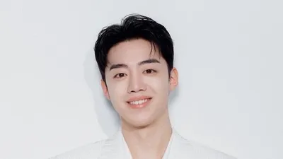 Singer Gil Byeong-min signs exclusive contract with SM C&C