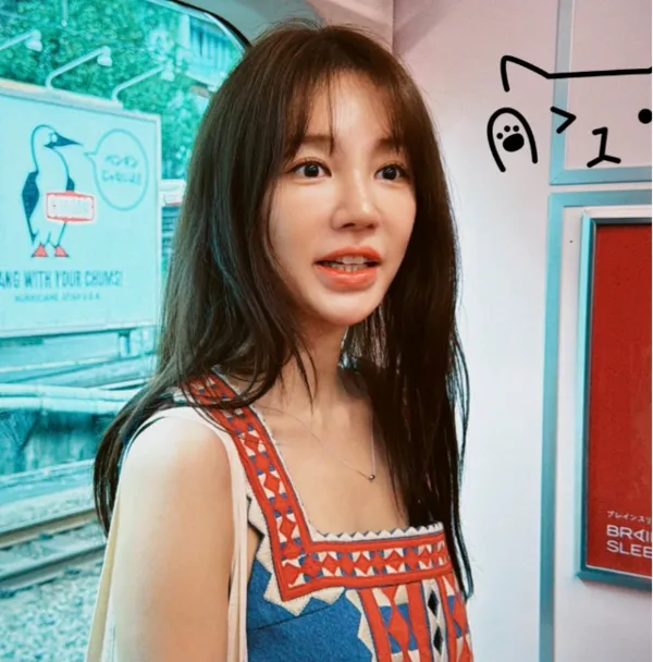 Yoon Eun-hye gây chú ý với phong cách quần jeans kết hợp tạp dề tại Tokyo: 'Mặc thế này để đi chơi sao?'