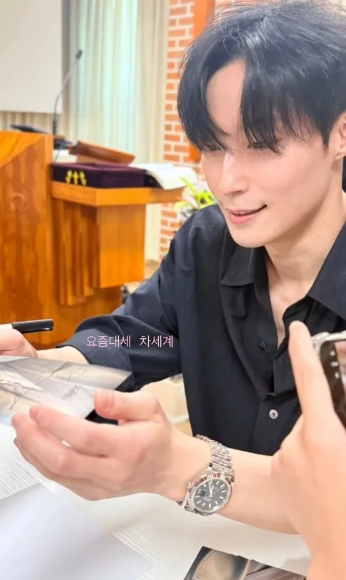 Heo Nam-jun wins hearts with church fan signing event requested by grandparents