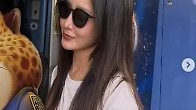 キム・ヒソン、中国の地下鉄でも輝く圧倒的な美貌－50歳とは思えない若々しさ