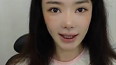 Seo Woo gây sốt với màn biến hóa thành 'nữ thần' phong cách Semi-Smoky