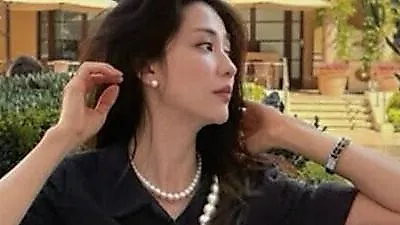 Park Ha-sun reveals unexpected charm by wiping apple on luxury jacket