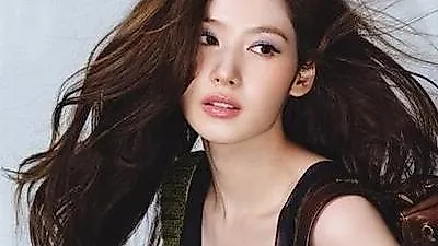 Minatozaki Sana (TWICE) là sự kết hợp hoàn hảo giữa thần tượng và người mẫu