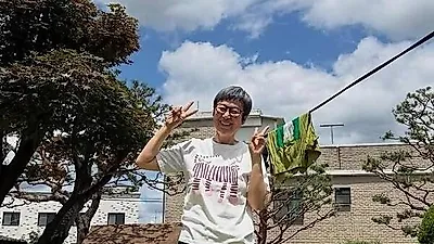 乳がんを乗り越えたパク・ミソン、立派な一戸建て住宅の庭で洗濯物干し