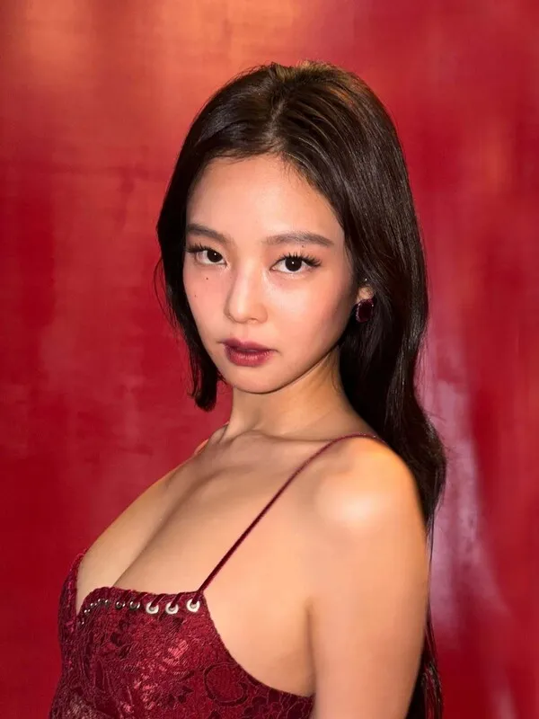 Jennie's Bold Photoshoot: A Playful Mix of 'Seriousness and Humor'