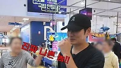 Nam diễn viên 'Agent Kim: Phục kích' bị tiểu thương mắng là 'đồ tồi' khi đi chợ