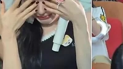 ITZY's Chaeryeong's emotional fan-meeting hug for mother battling cancer