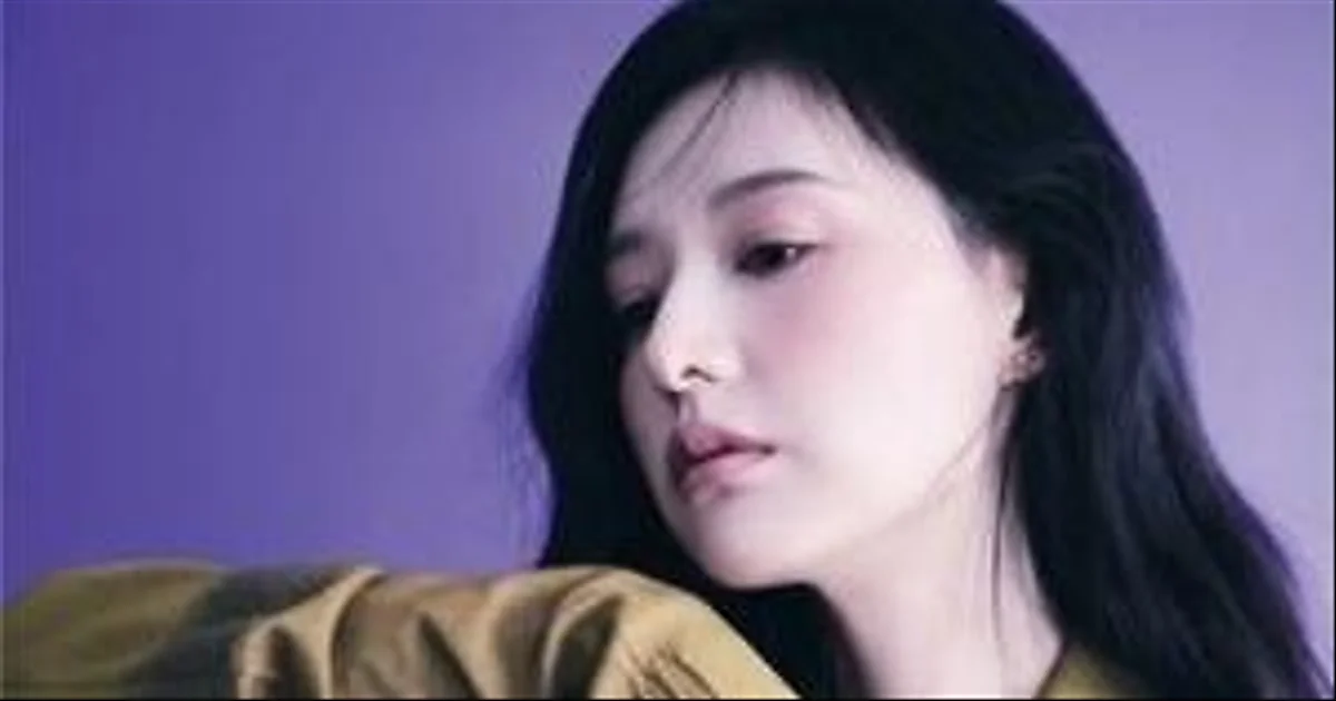 金智媛时隔两年回归，携手李姃垠拍摄双人画报