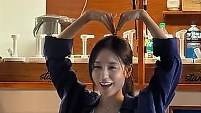 Ahn Eun-jin radiates pure charm after 10kg weight loss