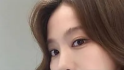 Yoo In-young 42 tuổi quyến rũ như tuổi 30 chỉ với áo sát nách
