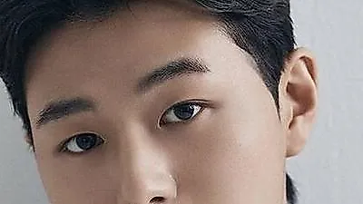 Con trai Lee Jong-hyuk, Lee Tak-su, vừa debut đã lên sóng Knowing Bros