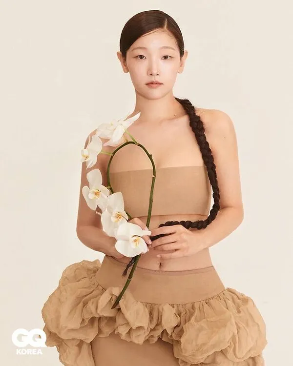 Park So-dam: "100% Energy That Makes Me Look Forward to Tomorrow" = GQ