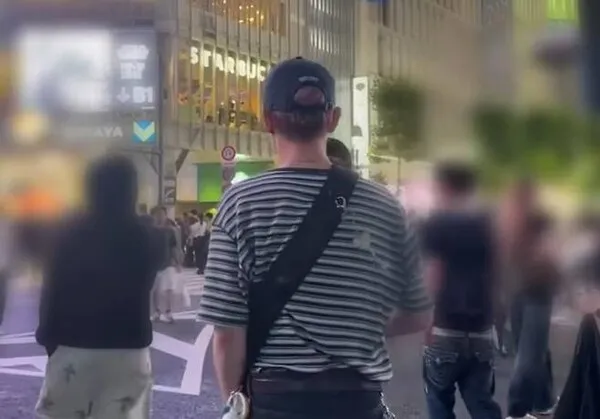 SHINee's Key, who left 'Home Alone', explores the streets of Japan solo
