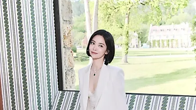 UAA: "Hop dong doc quyen voi Song Hye-kyo da het han" - ben do moi se la dau?