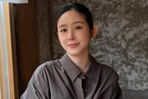 パク・ジヒョン、16歳年上の夫と結婚3年で妊娠を発表