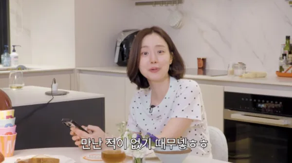 Moon Chae-won Denies Breakup Rumors with Lee Joon-gi
