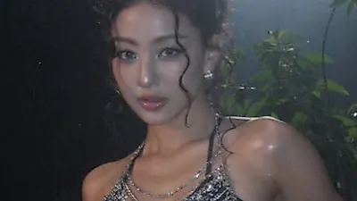 Twice Jihyo stuns in bold chain accessories and experimental stage fashion