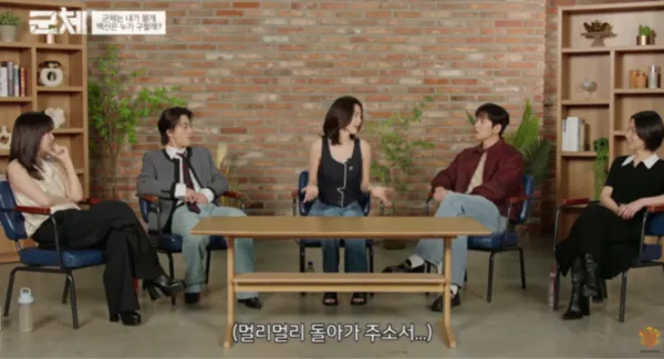 Jun Ji-hyun nhắc nhở đàn em Go Kyung-pyun: 'Này, đừng làm thế'
