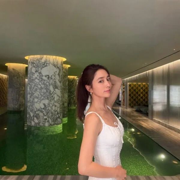 Lee Min-jung Showcases Elegant Figure at Luxury Italian Hotel Pool