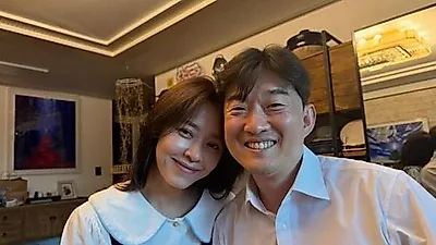 Kang Sung Yeon công khai chồng mới Jang Min Wook cùng những cử chỉ đầy ngọt ngào