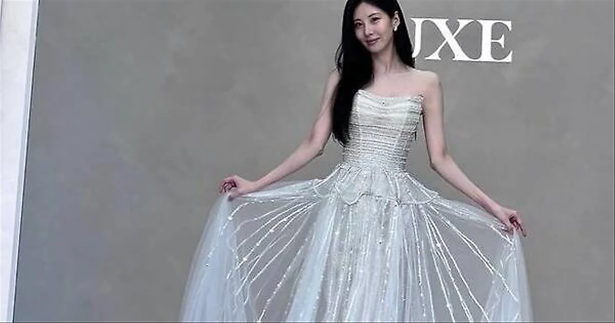 Seohyun stuns in elegant white dresses, asking fans for help
