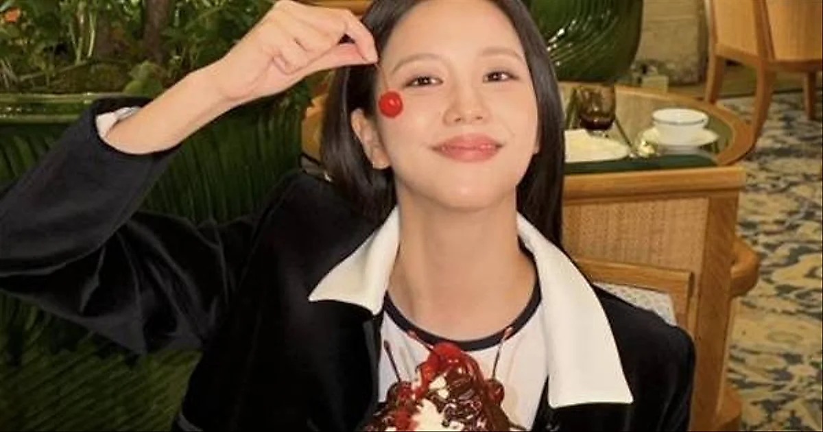 BLACKPINK's Jisoo shows playful side in New York fashion shoot