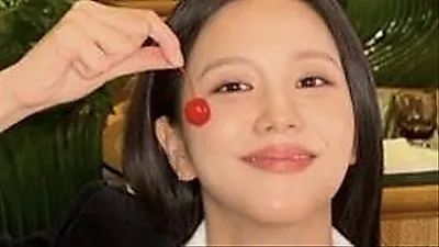 Jisoo (BLACKPINK) gây sốt với tạo hình thời trang và vẻ đáng yêu tại New York