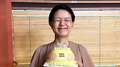 Ahn Young-mi sinh con trai thu hai sau khi tuyen bo “khong sinh con o nuoc ngoai”