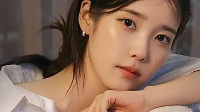 IU khoe vẻ rạng rỡ trong bộ ảnh mới sau tin đồn với Lee Jong-suk