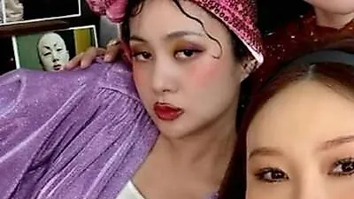 Han Hye-jin and Hwasa reunite, keeping 'Yeoeunpa' spirit alive