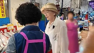 Kim Young-ok Buys Large Amount of Blue Crab at Noryangjin Fisheries Market, Then Becomes …