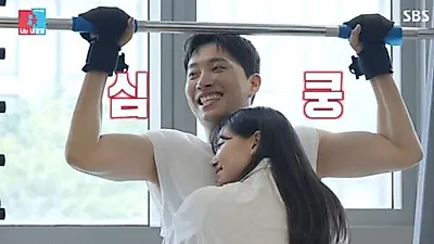 Song Ji-eun Embraces Park Wi as He Stands Using Arm Strength, Teasingly Asking, "Are You …