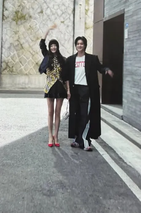 Kim Hye-soo breaks poses and angles? She embodies the character Park Kyung-hee
