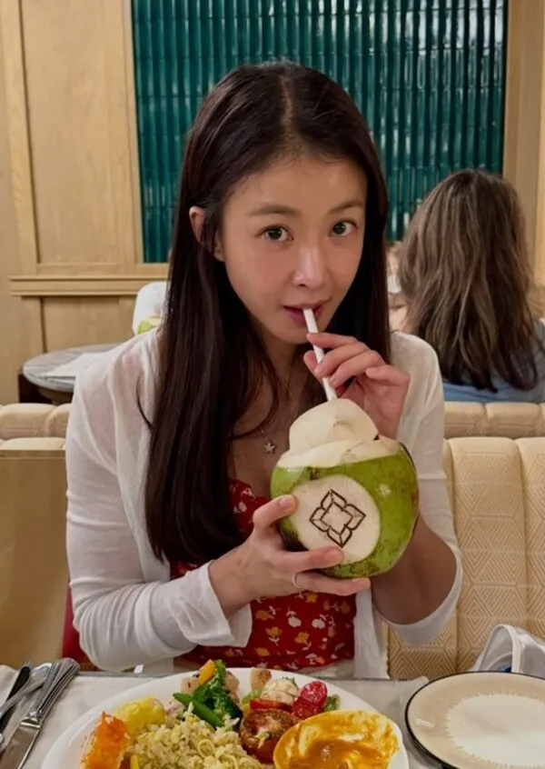 イ・シヨン、出産後8ヶ月で鮮明な腹筋を披露―ボクシング選手出身の秘訣はキャベツ