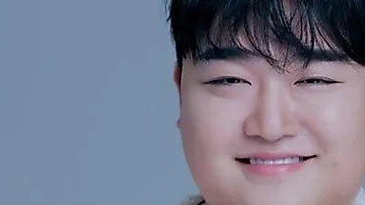 Comedian Kyuwon 'Q' Kim praised for helping student in wheelchair