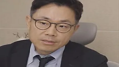 YouTuberのパク・ウィ、社会服務要員の特定により法的処罰の可能性も…弁護士が指摘