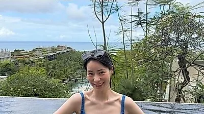 イム・ジヨン、バリの熱気をさらに高める大胆な水着姿