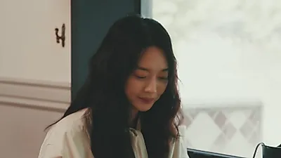 Gong Hyo-jin Praises Shin Min-a's Natural Physique, Calling Her a 'Muscle Spoon'
