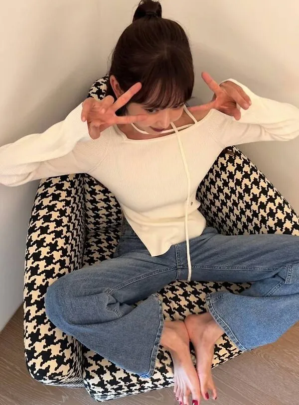 Kang Ye-won, 47, says she could undergo eye surgery 7 times: 'Even outdated poses look lovely'